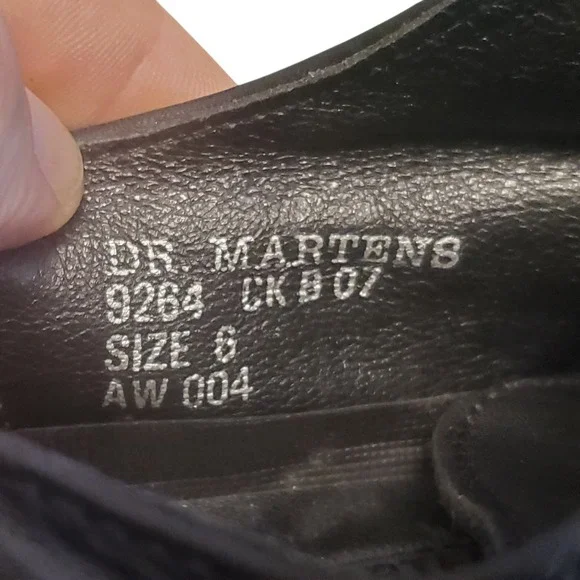 Dr. Martens 9264 Air Cushioned Sole Womens Shoes Black Leather Size 6 ENGLAND - Picture 2 of 15
